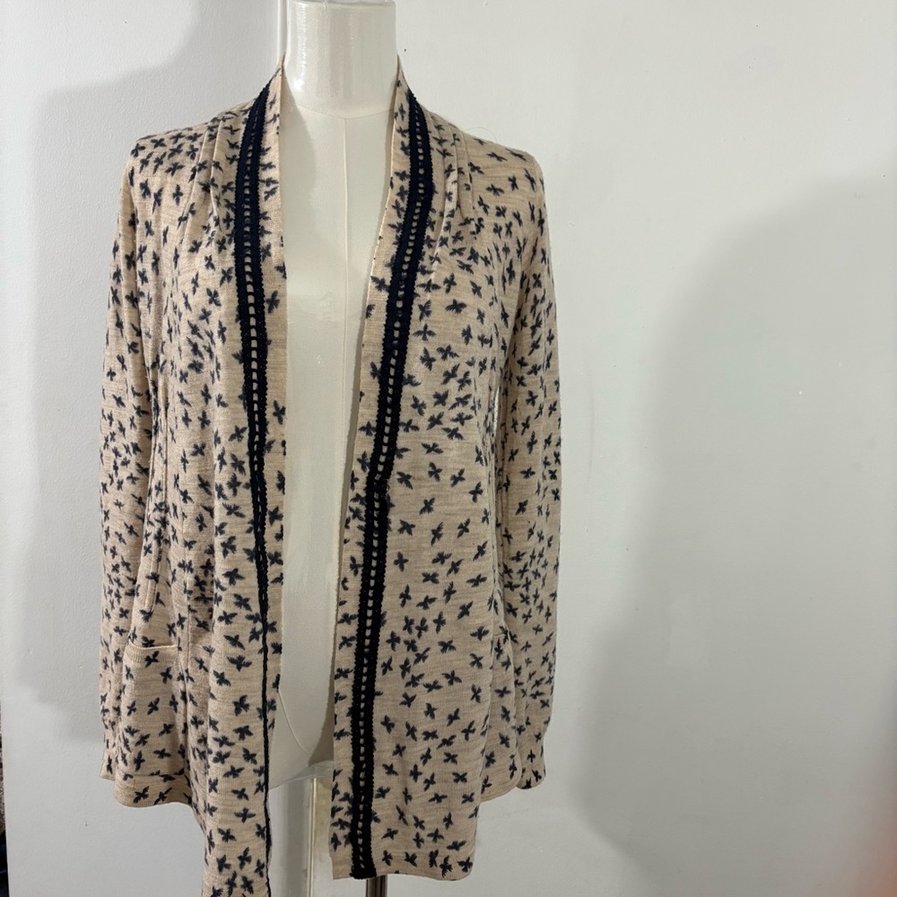 Sparrow Anthropologie Cardigan Sweater Sz XS Beige Blue Bird Print Merino Wool